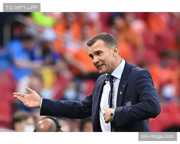 特写：一位资深足球解说员在适应AI辅助解说工具时的内心独白